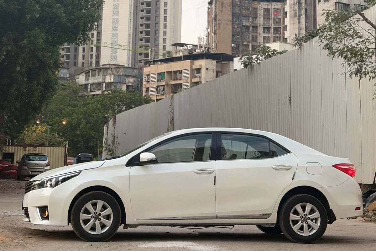 Toyota COROLLA ALTIS image 3