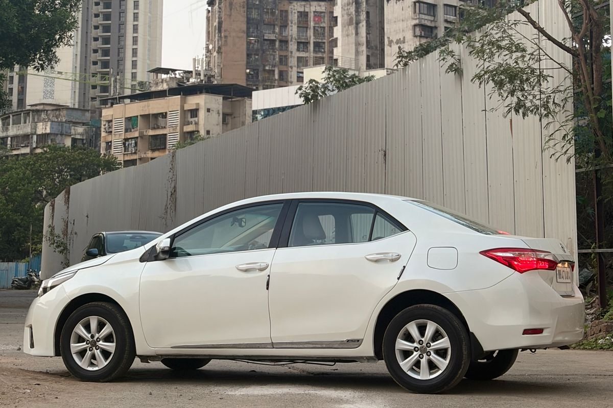 Toyota COROLLA ALTIS image 4