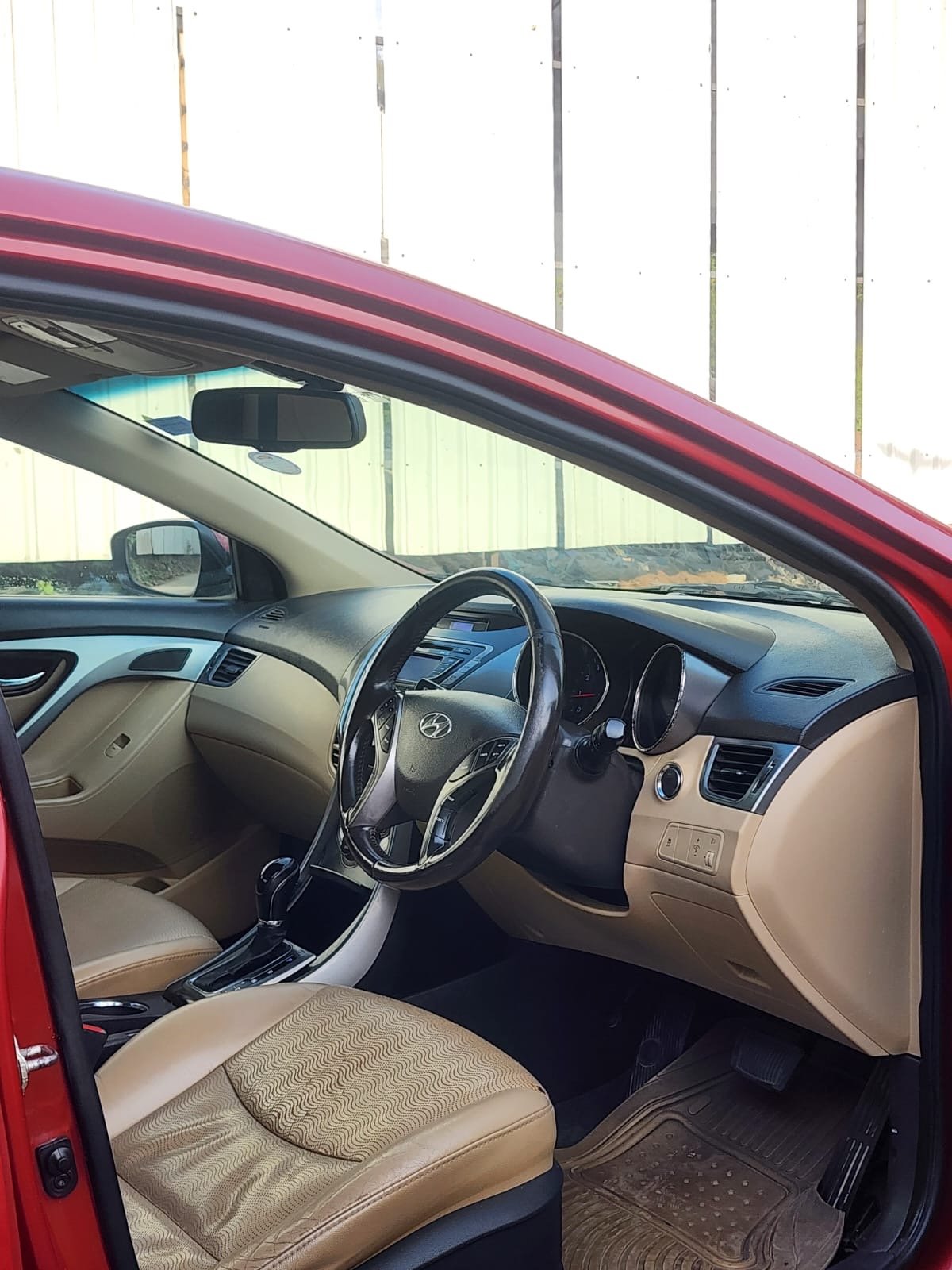 Hyundai ELENTRA AUTO image 8