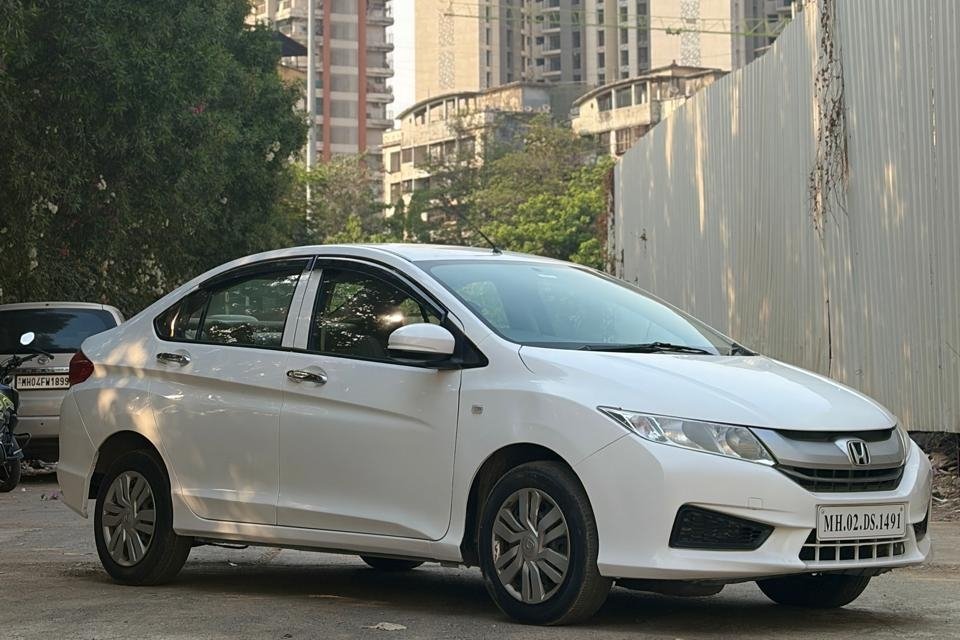 Honda CITY S MT image 2