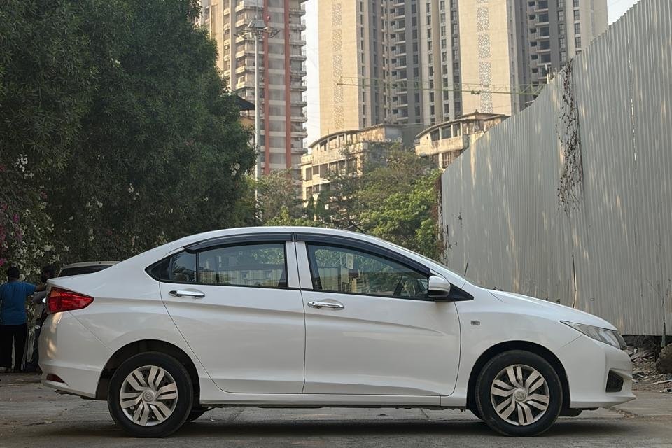 Honda CITY S MT image 3